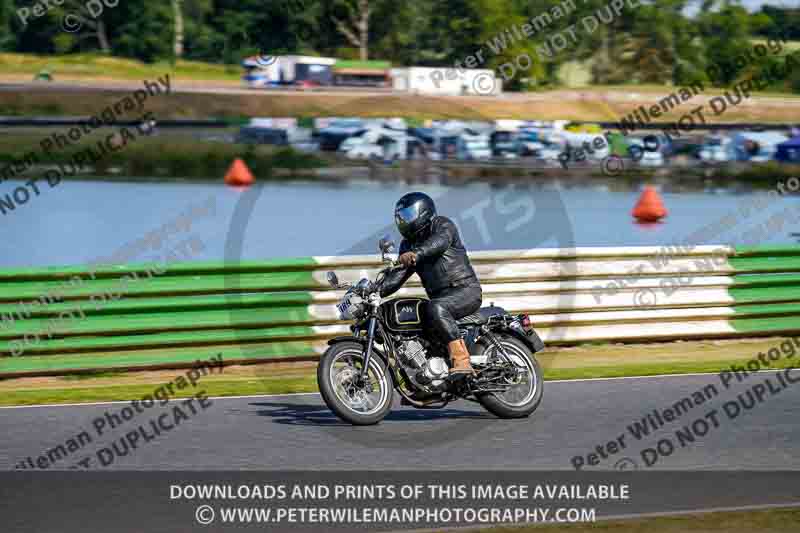 Vintage motorcycle club;eventdigitalimages;mallory park;mallory park trackday photographs;no limits trackdays;peter wileman photography;trackday digital images;trackday photos;vmcc festival 1000 bikes photographs